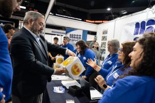 Intendente Mario Bergara, recorre la Expo Educate