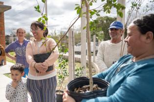 20250829dicimouyit4595.jpg Plantación a cargo de la comisión verde de los vecinos y vecin
