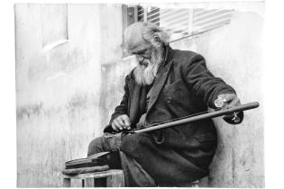 Músico callejero anónimo (monocordio de elaboración doméstic