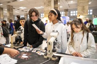 Latitud Ciencia en el Atrio de la Intendencia