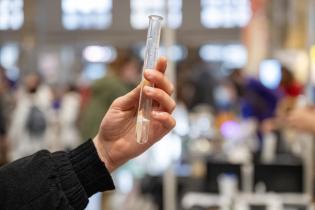 Latitud Ciencia en el Atrio de la Intendencia