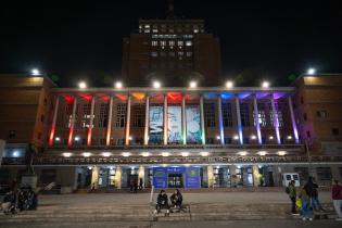 20250903dicimouyjmr9221.jpg Iluminación de la fachada del Palacio Municipal por el Mes de l