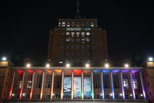 20250903dicimouyjmr9228.jpg Iluminación de la fachada del Palacio Municipal por el Mes de l