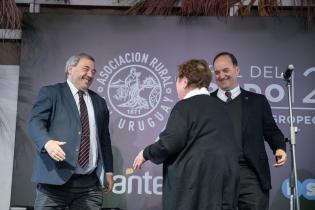 Intendente de Montevideo Mario Bergara, participa en el corte de
