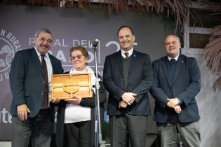 Intendente de Montevideo Mario Bergara, participa en el corte de