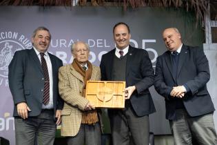 Intendente de Montevideo Mario Bergara, participa en el corte de