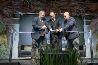 Intendente de Montevideo Mario Bergara, participa en el corte de
