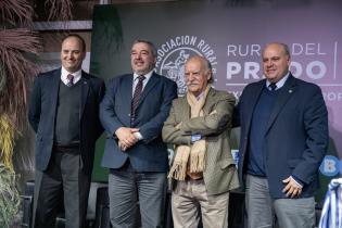 Intendente de Montevideo Mario Bergara, participa en el corte de