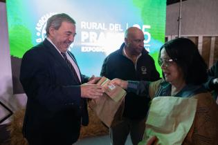 Intendente de Montevideo Mario Bergara, participa en el corte de