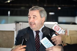 Intendente de Montevideo Mario Bergara, participa en el corte de
