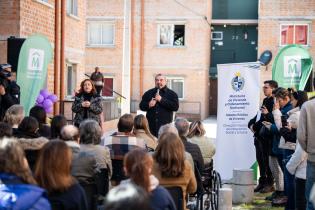 Intendente Mario Bergara, durante la inauguración de viviendas por realojo del asentamiento Santa María Eugenia de Servando Gómez