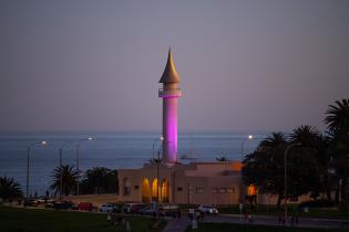 20250911dicimouyjmr7859.jpg Iluminación de monumentos en el Mes de la Diversidad