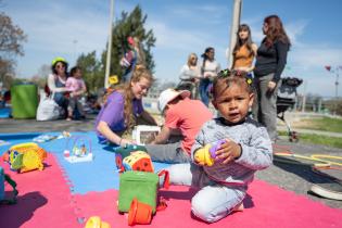 Peatonal barrial en el Municipio A