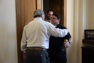  Intendente Mario Bergara, se reúne con el cura Juan Andrés Ve