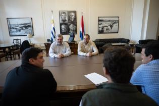  Intendente Mario Bergara, se reúne con el cura Juan Andrés Ve