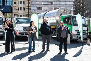 Intendente Mario Bergara, anuncia el inicio del Plan Barrido Intendente Mario Bergara, el director de Desarrollo Ambiental, Leonardo Herou y la directora de División Limpieza y Gestión de Residuos, Chiara Fioretto durante el inicio del Plan Barrido