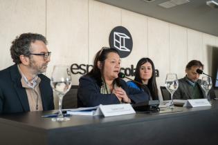 Directora de Relaciones Internacionales y Cooperación Daiana Ferraro y Secretaria general Viviana Repetto, durante la presentación del 5° Informe Local Voluntario de Montevideo en el marco del Observatorio de ODS y conversatorio sobre avances y desafíos hacia la Agenda 2030