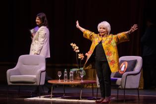 Isabel Allende en el teatro Solís por la 47° edición de la FI