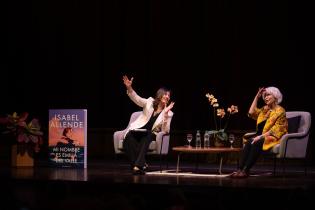 Isabel Allende en el teatro Solís por la 47° edición de la FI
