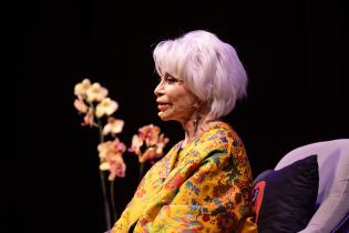 Isabel Allende en el teatro Solís por la 47° edición de la FI
