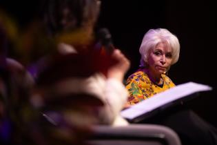 Isabel Allende en el teatro Solís por la 47° edición de la FI
