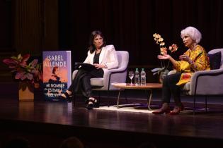 Isabel Allende en el teatro Solís por la 47° edición de la FI