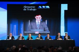 Intendente Mario Bergara participa en almuerzo de ADM