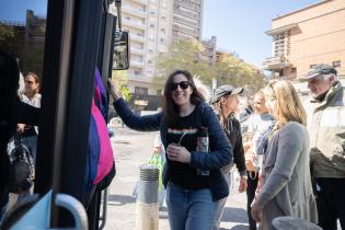 Paseo en bus turístico de ONG "Cooperativa Sumando Opciones"