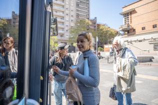 Paseo en bus turístico de ONG "Cooperativa Sumando Opciones"