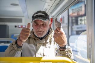 Paseo en bus turístico de ONG "Cooperativa Sumando Opciones"