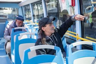 Paseo en bus turístico de ONG "Cooperativa Sumando Opciones"