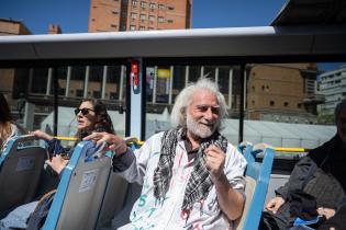 Paseo en bus turístico de ONG "Cooperativa Sumando Opciones"