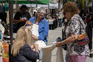 Feria de la Economía Social y Solidaria en la peatonal Sarandí