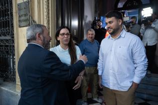 20251006dicimouyjmr5982.jpg Intendente Mario Bergara se reúne en Casa del Partido Colorado