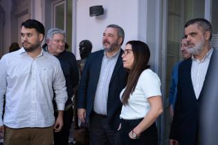 20251006dicimouyjmr6004.jpg Intendente Mario Bergara se reúne en Casa del Partido Colorado