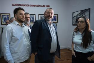 20251006dicimouyjmr6016.jpg Intendente Mario Bergara se reúne en Casa del Partido Colorado