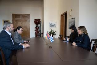 20251009dicimouyjmr0895.jpg Intendente Mario Bergara, recibe a Mariam Gevorgyan, embajadora