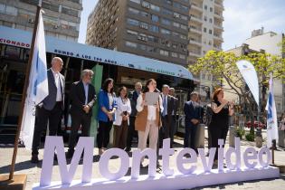 Intendente Mario Bergara, participa de la presentación de ómni Presentación de ómnibus eléctricos de la empresa CUTCSA, 21 de octubre de 2025