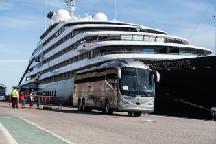 20251021dicimouypd1688.jpg Llegada del primer crucero a Montevideo por temporada de crucero