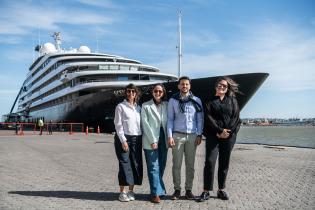20251021dicimouypd1701.jpg Llegada del primer crucero a Montevideo por temporada de crucero