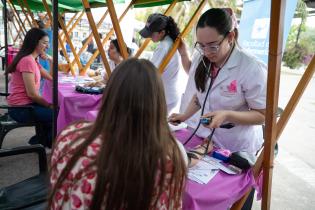 20251022dicimouyjmr1136.jpg Jornada de prevención del cáncer de mama en la plaza Líber Se