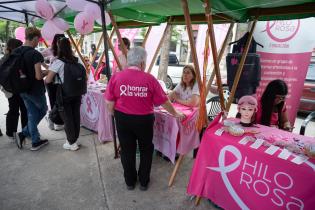 20251022dicimouyjmr1143.jpg Jornada de prevención del cáncer de mama en la plaza Líber Se