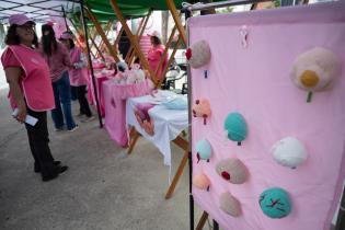 20251022dicimouyjmr1151.jpg Jornada de prevención del cáncer de mama en la plaza Líber Se