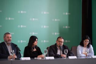 20251022dicimouyjmr1193.jpg Intendente Mario Bergara, firma convenio con la Asociación de