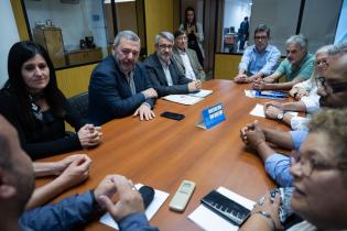 20251022dicimouyjmr1254.jpg Recorrida del intendente Mario Bergara por el Servicio Mútuo