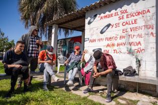 Pintada de mural en Casavalle por usuarios de El Achique Casaval