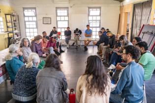Pintada de mural en Casavalle por usuarios de El Achique Casaval