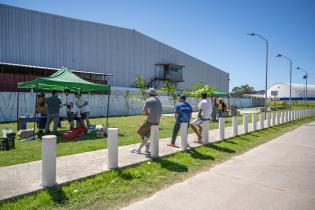 Pintada de mural en Casavalle por usuarios de El Achique Casaval