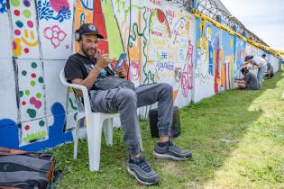 Pintada de mural en Casavalle por usuarios de El Achique Casaval