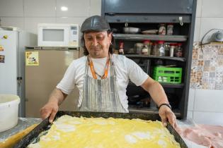 Pintada de mural en Casavalle por usuarios de El Achique Casaval